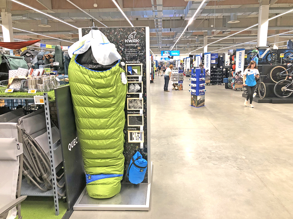 Spacák KWAK s nanomembránou z TULky v libereckém Decathlonu.